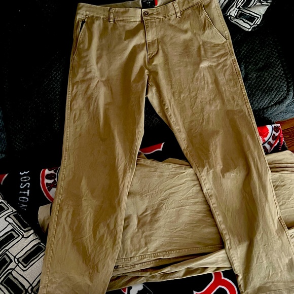 Dockers Men's Athletic Fit Ultimate Chino Pants with Smart 360 Flex 36W32L - Picture 5 of 8